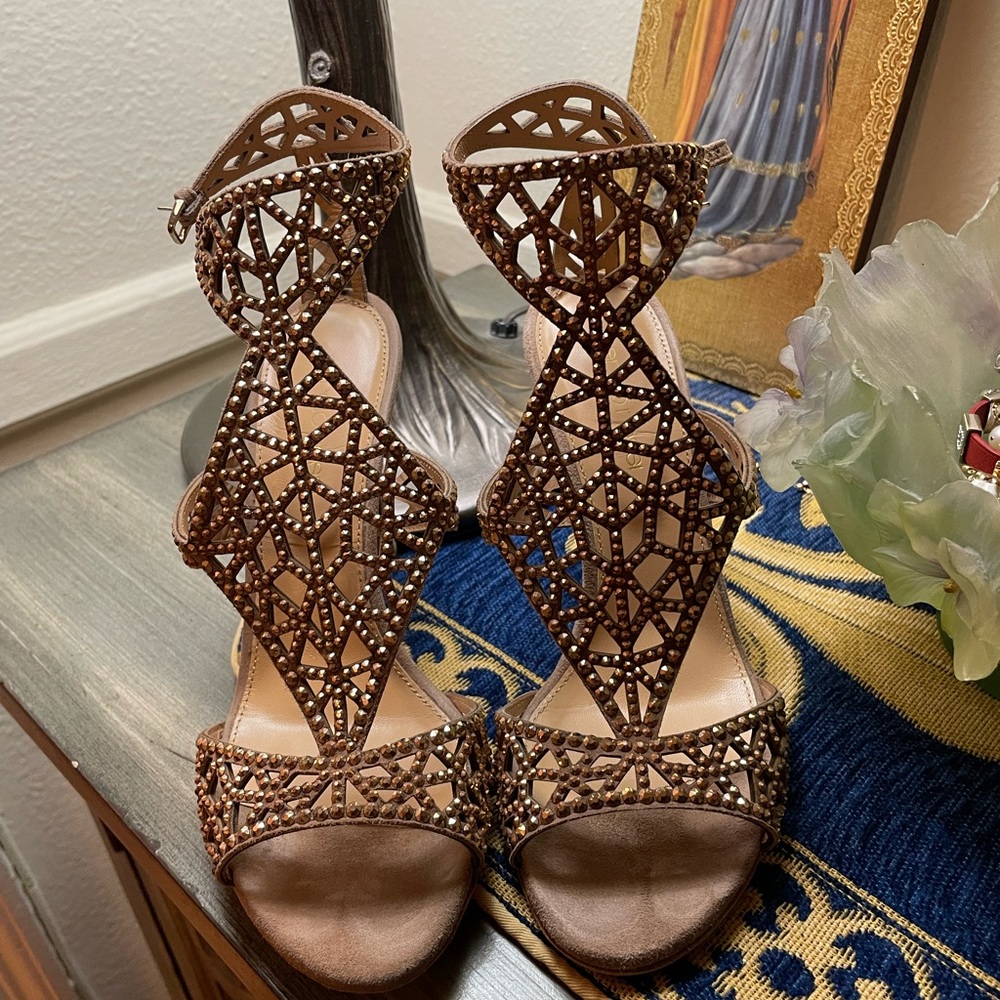 Sparkly golden heel art deco by Sergio Rossi